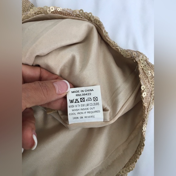 Gorgeous EUC Tobi fully sequined soft gold fully lined miniskirt. - Picture 7 of 7